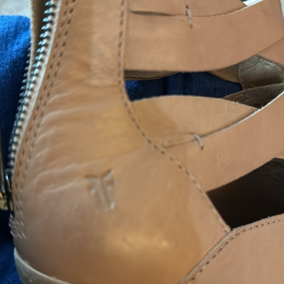 NIB.  FRYE WEAVE TOP BOOTIE 7.5M - Picture 4 of 5